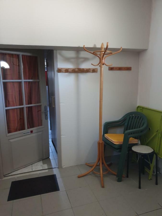 T1 Dans Maison Au Calme Realmont Bagian luar foto