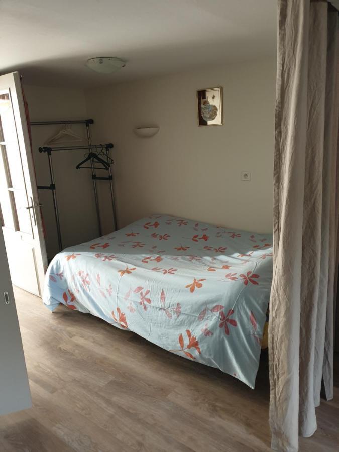 T1 Dans Maison Au Calme Realmont Bagian luar foto